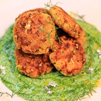 Image of masala vadai with green yogurt chutney recipe.