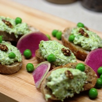 Image of several Spring Pea & Mint Crostinis