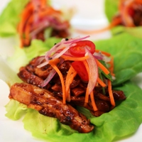 Image of tamarind chicken lettuce wraps.