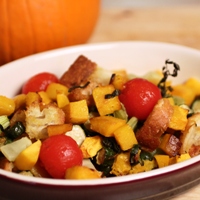 Image of a plate full of the pumpkin panzanella