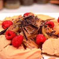 Image of Crunchy Coffee Meringue with Baked Apples.