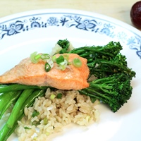 Image of Chinese ginger garlic salmon with brown rice.